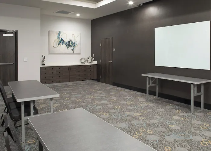 Hotel By Marriott Downtown 3*