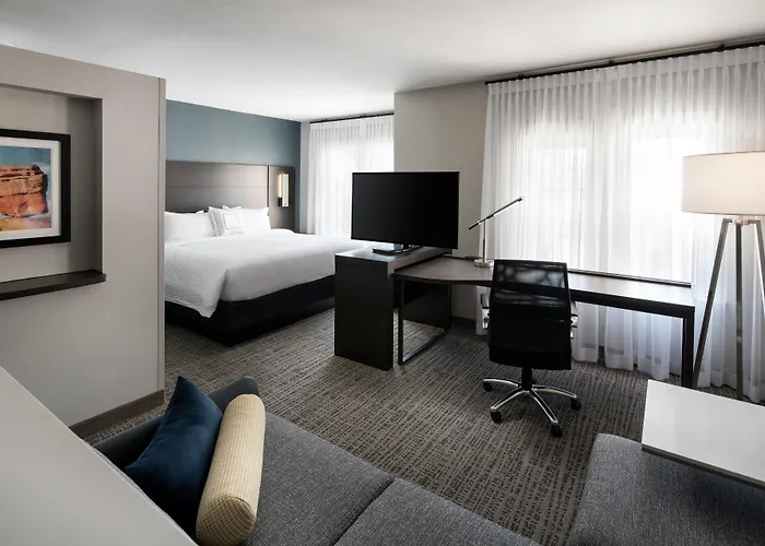 Hotel By Marriott Downtown 3*