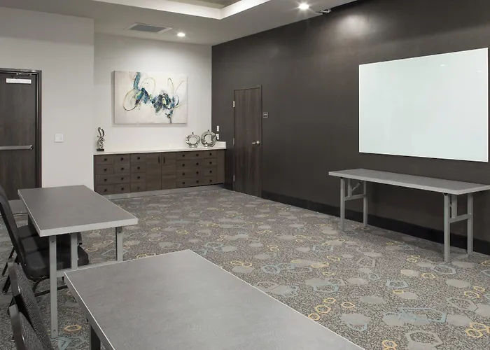 Hotel By Marriott Downtown 3*